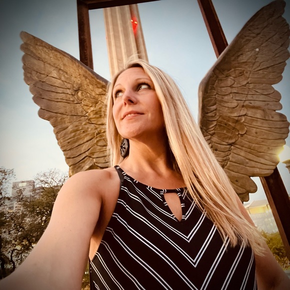 Meet your Posher, Kendra - Picture 1 of 5